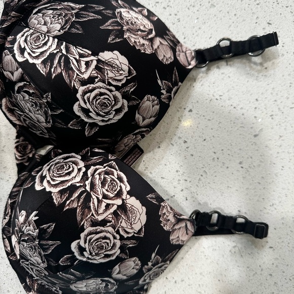 Victoria’s Secret very sexy push-up 32DDD Floral Black Bra. EUC - Picture 2 of 4